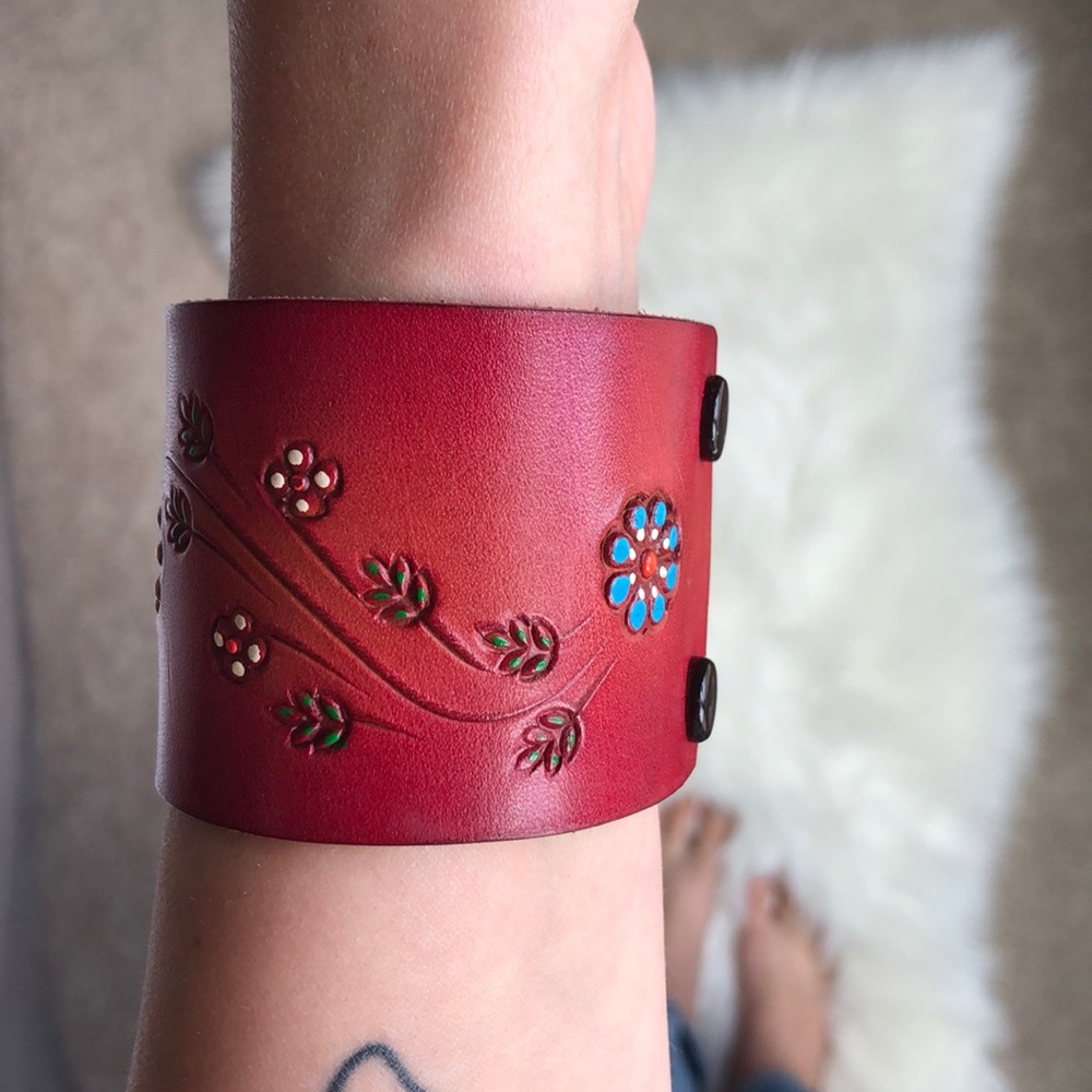 Leather stamped cuff - Picture 2 of 5